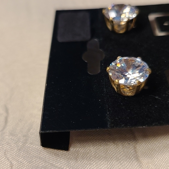 Cubic Zirconia Pierced Earrings - Picture 3 of 6